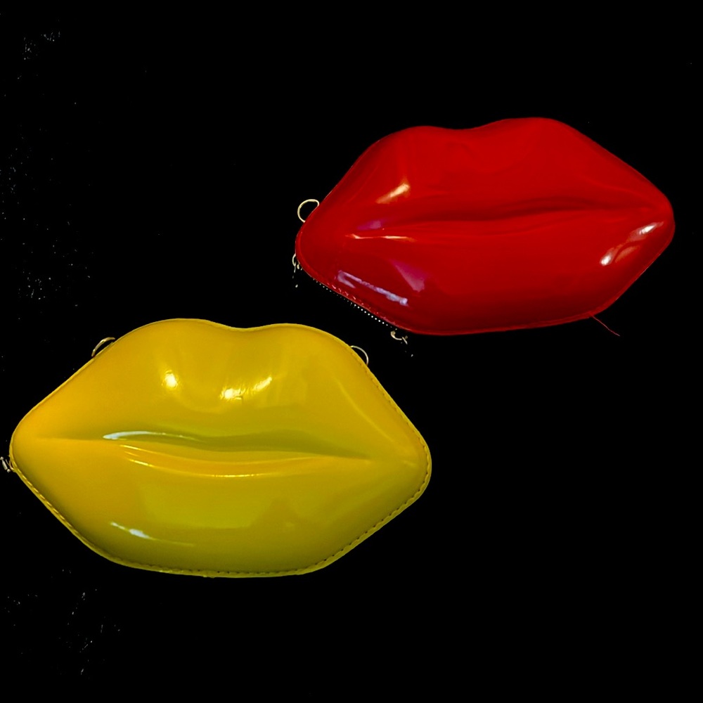 Lip pouches